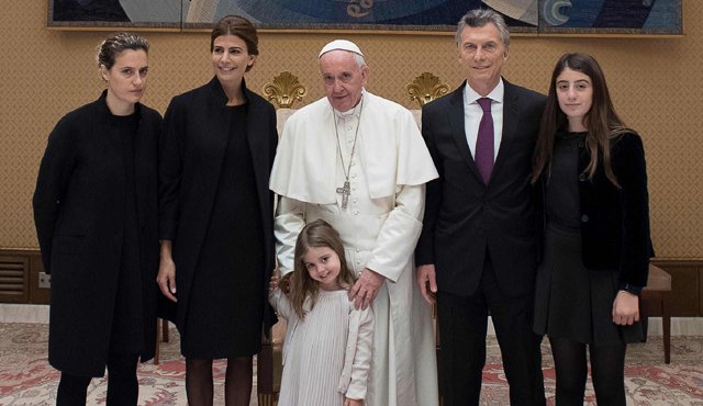 El papa Francisco junto a Mauricio Macri. AFP