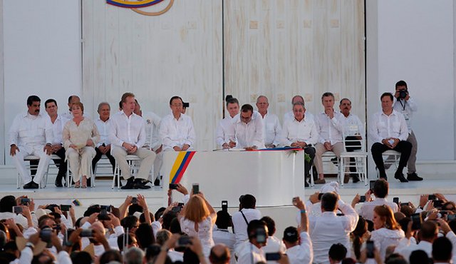 Firma del acuerdo de paz entre el gobierno y las Farc. Colprensa