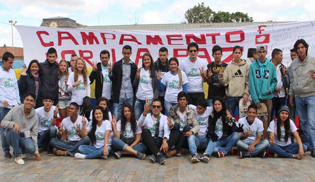 El miércoles de la semana pasada, el grupo de 70 nortesantandereanos viajó a Bogotá para sumarse al campamento por la paz instalado en la Plaza de Bolívar. Especial para La Opinión