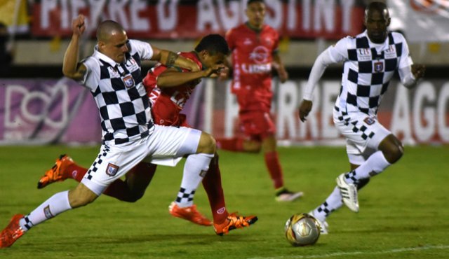 Chicó lleva tres años de malos resultados en la Liga Águila, y de descender este semestre, dejaría a Patriotas como el único equipo de Boyacá en la primera división. El conjunto ajedrezado puede definir su futuro esta noche ante La Equidad. Colprensa