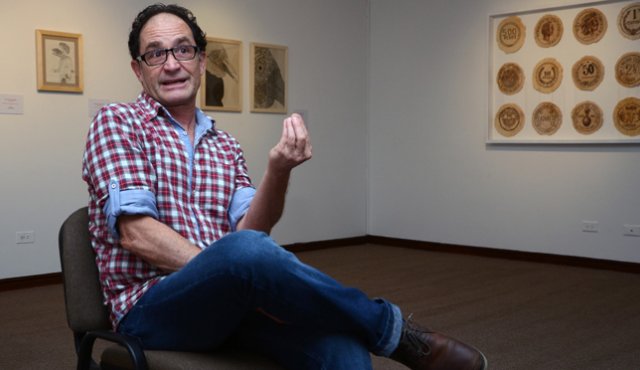 Javier Naranjo Moreno, docente de 60 años y un apasionado por la literatura y el mundo natural. Actualmente vive en El Carmen de Viboral (Antioquia), donde disfruta del contacto con la naturaleza. La Opinión