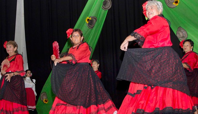 Nueve asociaciones del adulto mayor de Cúcuta hicieron parte del festival de danzas que se realizó en el Teatro Municipal. Luis Alfredo Estévez