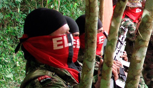 El atentado del Eln ocasionó la destrucción total del tramo vial, afectando la libre movilidad. Archivo