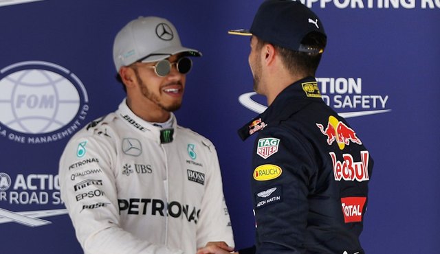 El británico Lewis Hamilton(izquierda), tras apoderarse ayer la ‘Pole Position’ espera ganar el GP de los Estados Unidos. AFP