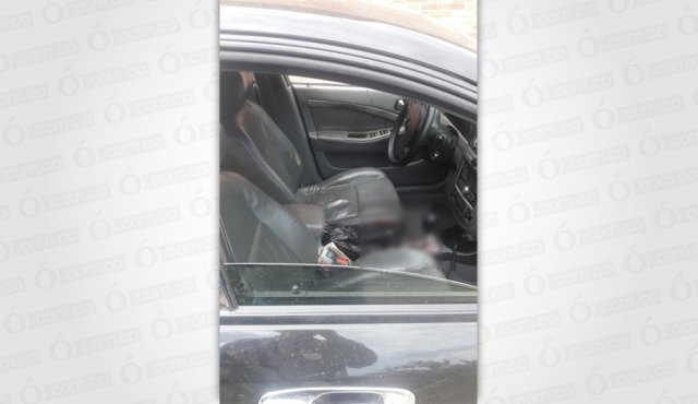 El carro quedó con rastros de sangre tras el ataque a bala contra el comerciante de vehículos, en la avenida Los Libertadores. La Opinión
