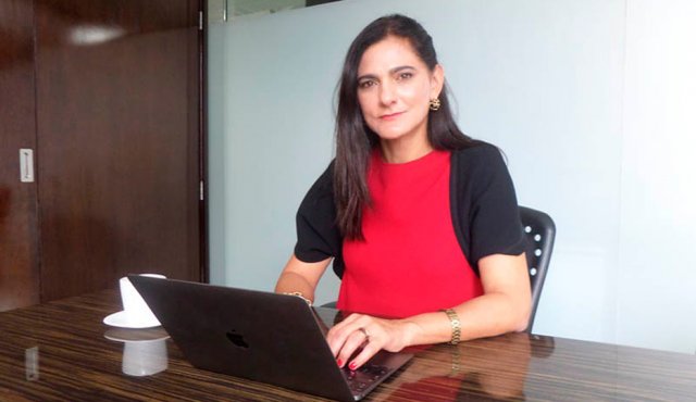Ángela María Orozco, presidenta de Asograsas, pide incluir a los aceites comestibles en la lista de productos gravados al 5%. Colprensa