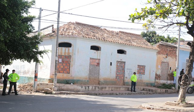 La casa en donde fue atacada la víctima era un reconocido refugio de consumidores de drogas del sector, que este lunes fue demolido. La Opinión