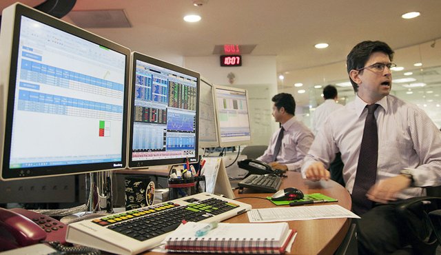La meta de la Bolsa de Valores de Colombia era llegar en 2015 a 1,5 millones de personas naturales invirtiendo en el mercado accionario, pero la cifra apenas llega a $600.000. Colprensa