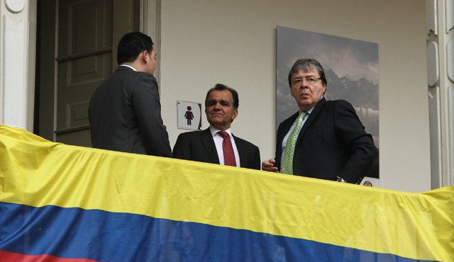 La reunión duró más de siete horas y en ella estuvieron por parte del Gobierno, Humberto de la Calle, el ministro del Interior Juan Fernando Cristo, el ministro de Defensa Luis Carlos Villegas, y el alto Consejero para el Posconflicto, Rafael Pardo. Colprensa