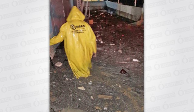 Vecinos del barrio 20 de Julio reportaron pérdidas de enseres por las inundaciones que padecieron por las lluvias del jueves en la madrugada. Cortesía