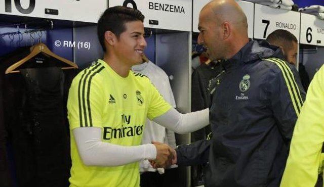 "Es un jugador importante, que nos ayuda. Sé que quiere jugar más como todos, pero yo intento hacer el equipo en cada partido", dijo Zidane Archivo