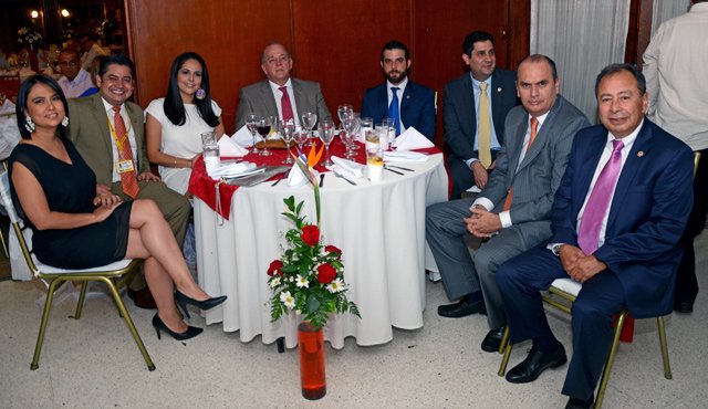 Margarita Contreras, José Vargas Yuncosa, Marcela Angulo, Rodrigo Lara, Francisco Unda, David Ararat, Carlos Luna y José Eustorgio Colmenares. Rodrigo Sandoval