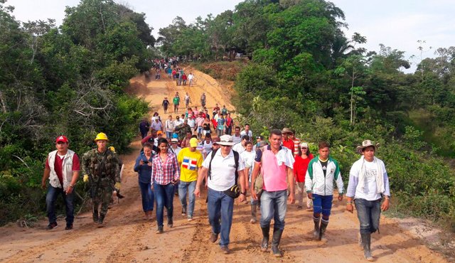 El programa ‘Fe en Colombia’, la Alcaldía de Tibú, la Gobernación y el Ejército Nacional unieron esfuerzos junto a la comunidad, con el fin de mejorar la carretera. Ejército Nacional
