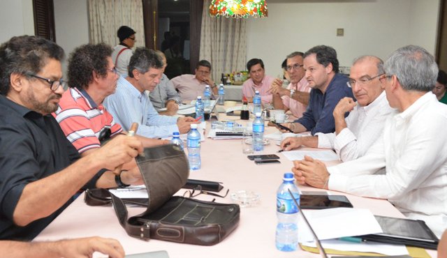 Desde el fin de semana, los delegados del gobierno y las Farc avanzan en sesiones intensas para lograr llegar a un acuerdo que permita ajustar las propuestas de los sectores del ‘No’ a lo que ya se había pactado. Cortesía