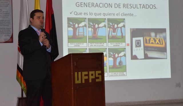Francisco Javier Sierra, docente de la Universidad de Pamplona, señaló que la capacitación es un factor fundamental para fomentar la productividad de las pequeñas y medianas empresas. Cortesía