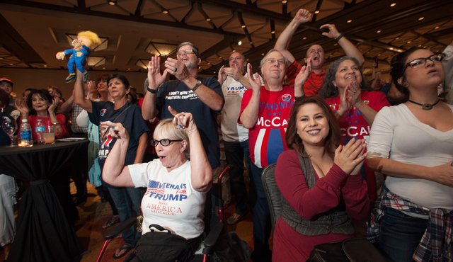 La "fiesta de la victoria" que la campaña de Trump organizó en un hotel de Manhattan arrancó a medio gas, expectante pero optimista ante lo depararía la noche. AFP