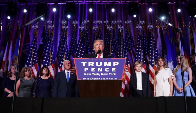 “Los hombres y mujeres olvidados de nuestro país ya no se verán olvidados”, dijo Trump. AFP