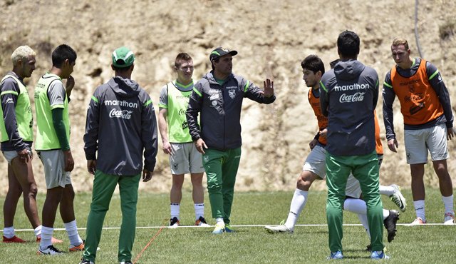 La selección boliviana llega golpeada anímicamente por la pérdida de puntos que sufrió ante Chile y Perú, después de ser sancionada por la Fifa. AFP