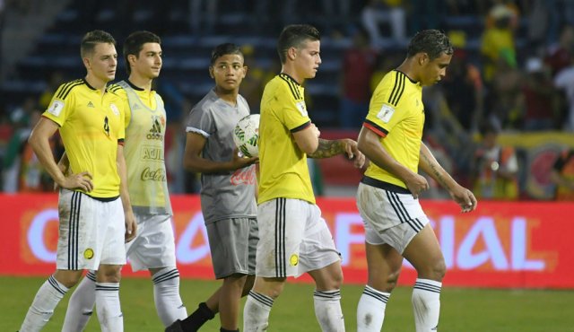 Jugadores de Colombia al finalizar el partido ante Chile. AFP