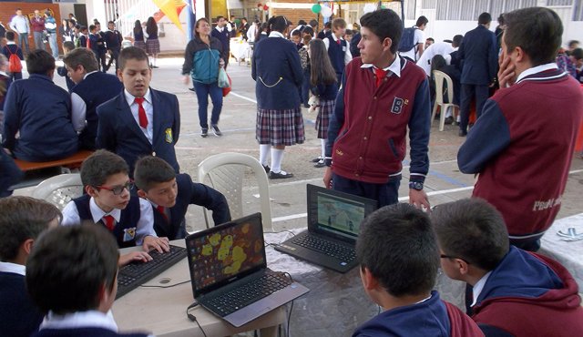 Los estudiantes crearon juegos para computadores y les enseñaron a sus compañeros cómo funcionan. Roberto Ospino