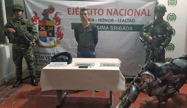 Los detenidos se movilizaban en una moto, transportando un explosivo. Ejército Nacional