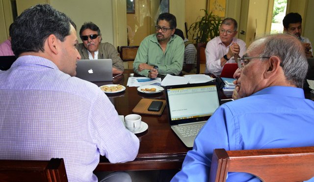 Los delegados del gobierno y las Farc avanzaban este jueves en los ajustes del acuerdo, a partir de las propuestas de los sectores del ‘No’. Especial Equipo de Paz