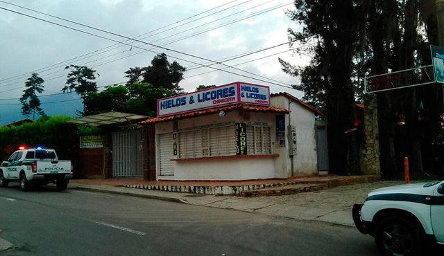 Hasta este lugar llegó el pistolero y asesinó a la víctima mientras un grupo de hombres tomaba licor. Leo Mantilla