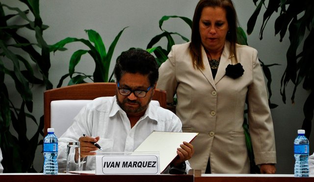 Negociador de la guerrilla de las Farc, Iván Márquez, durante la firma del nuevo acuerdo de paz, este sábado en La Habana. AFP