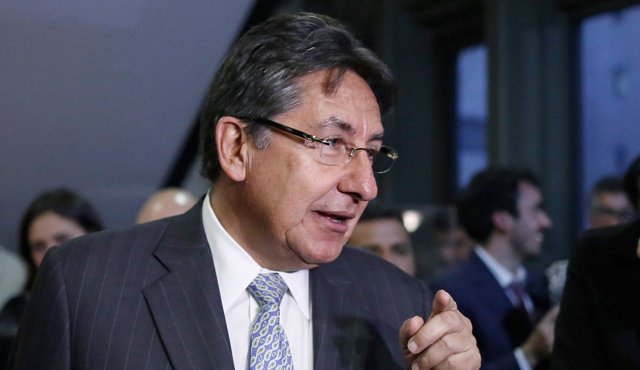 El fiscal Néstor Humberto Martínez anunció que la denuncia radicada por el excandidato presidencial Óscar Iván Zuluaga por una supuesta infiltración en su campaña, será revisada por el mismo fiscal que indaga el caso de Andrés Sepúlveda. Colprensa