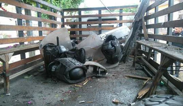 El ataque con explosivos dejó 17 policías y dos civiles heridos. Cortesía