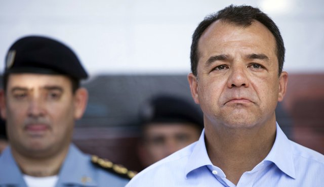 La Policía Federal (PF) detuvo al exgobernador de Rio de Janeiro Sergio Cabral como cabecilla de una “organización criminal” que desvió decenas de millones de dólares de obras públicas. AP