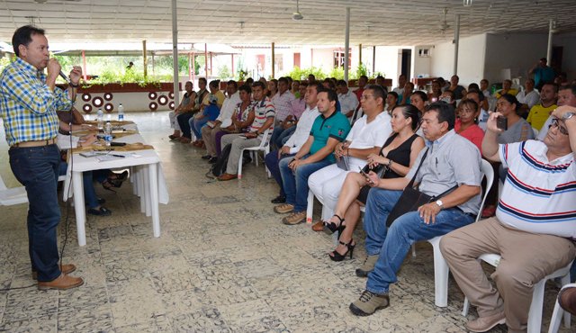 En varias oportunidades la comunidad le había manifestado al gobernador la necesidad de hacer nombramiento fijo de docentes, que actualmente están contratados por tiempo definido. Archivo