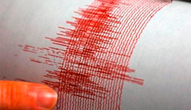 El temblor podría provocar un tsunami con olas de hasta tres metros de altura. Colprensa