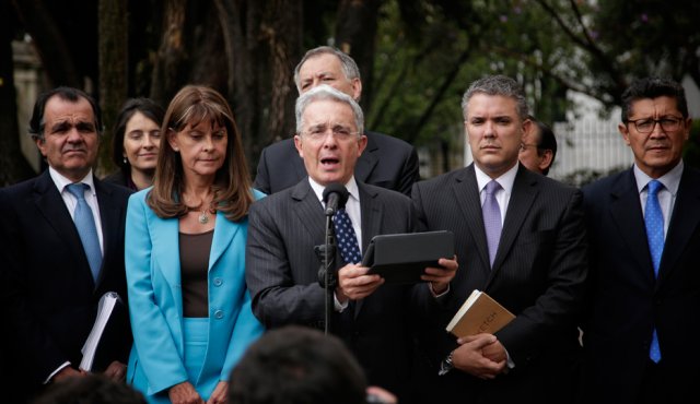 "La refrendación en el Congreso tiene problemas jurídicos y políticos", expresó uribe. Colprensa