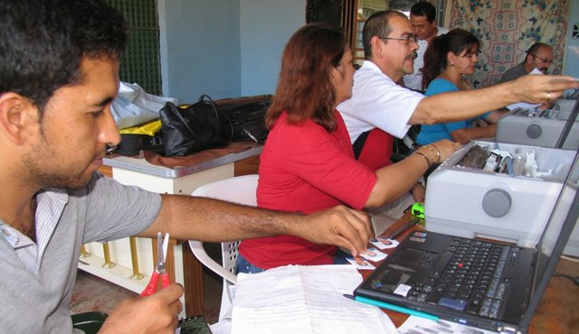 Los beneficiarios de esta decisión serán los niños menores de 14 años, quienes con el registro pueden acceder a salud y educación. Archivo