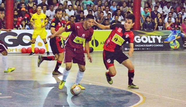 El jugador del quinteto de fútsal, Cúcuta Niza, Jorge David García Peña (derecha), fue convocado a la preselección Colombia que participará en el Suramericano Sub-20 de Uruguay. Cortesía