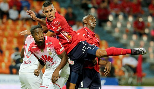 Medellín y Santa Fe se enfrentaron en el juego de ida por los cuartos de final de la Liga Águila II de 2016. Colprensa