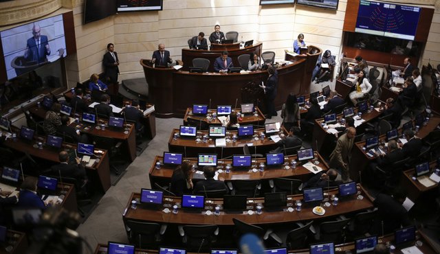 El Senado y la Cámara debatieron entre martes y ayer el contenido del nuevo acuerdo de paz y posteriormente votaron afirmativamente la refrendación. Colprensa