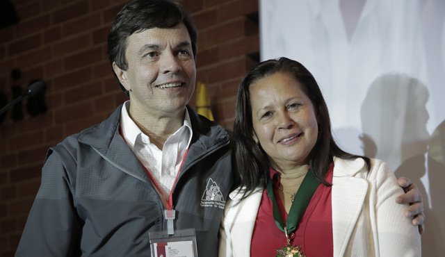 Ana Belén Manrique, directora ejecutiva del Comité Departamental de Cafeteros de Norte de Santander, fue condecorada por el gremio con la orden ‘Méritos por servicios’ por su desempeño de 35 años en la Federación Nacional de Cafeteros. Cortesía