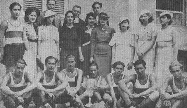 De pié: Santiago Hernández, Elena Cuberos, Lola Jácome, Francisco Lamus (Gobernador), Eumelia Duarte, hermano Arturo, Maruja Saih, Carlos Madarriaga, Aurora González, Lici Jurgensen, Soledad Hernández, Ana Delina Gómez. Sentados: Carlos Arenas, Luis San Juan, Alfonso Soto, Toto Hernández, Gustavo Castellanos, ¨capi¨ Morales, Lucio Andrade. Cortesía