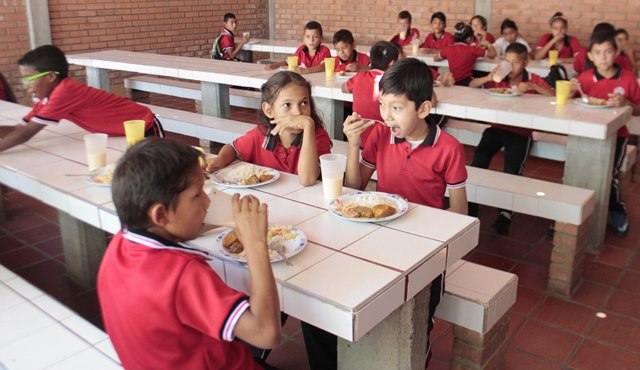 Al Programa de Alimentación Escolar que atiende cerca de 58 mil estudiantes de Cúcuta le fue asignado para 2017 un monto de 22 mil 985 millones de pesos. Mario Caicedo