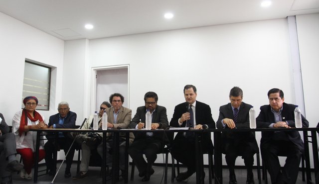 Los delegados del Gobierno y las Farc se reunieron ayer para instalar formalmente la Comisión de Seguimiento, Implementación y Verificación del Acuerdo de Paz y el Consejo Nacional de Reincorporación. Colprensa
