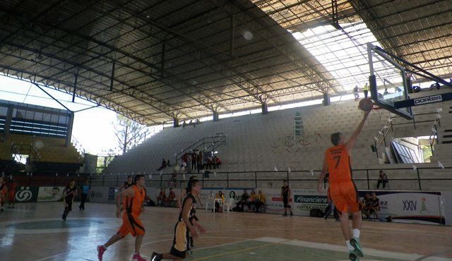 Disciplinas como el baloncesto forman parte de la edición XXIV de los Juegos Deportivos por la Paz y la Convivencia que se cumplen esta semana en Ocaña. Javier Sarabia