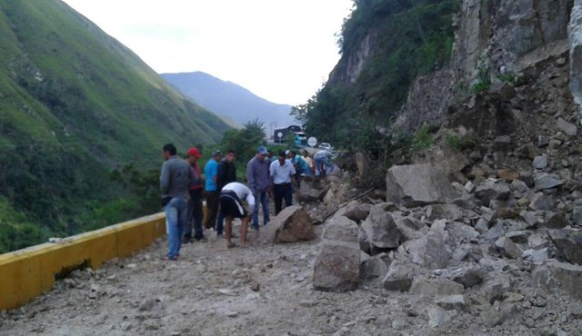 Un derrumbe se registra en la carretera Ocaña-Cúcuta.
La Opinión