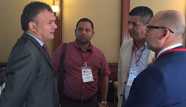 Uno de los aspectos más necesarios por resolver es la inversión para los pueblos de frontera, la cual fue discutida con Víctor Bautista, director de desarrollo fronterizo. Cortesía
