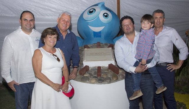 El Director General de Corponor, Gregorio Angarita Lamk; el alcalde de Cúcuta, César Rojas Ayala; Beatriz de Gil, René Gil, Renato Gil y Oscar Parra. Cortesía