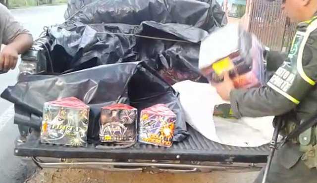 Así estaba camuflada la pólvora en uno de los vehículos. Suministrada