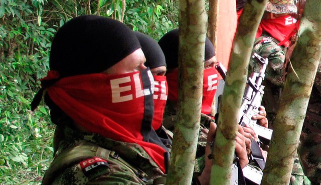 Mediante los protocolos de seguridad, militares del Equipos de Explosivos y Demoliciones (EXDE) realizaron la destrucción controlada de los explosivos del Eln. Archivo