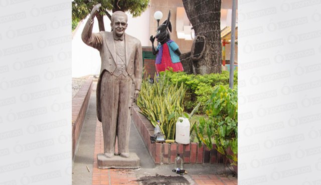 La escultura recibió un balazo en la cabeza, que ahora maquilla un restaurador. Suministrada