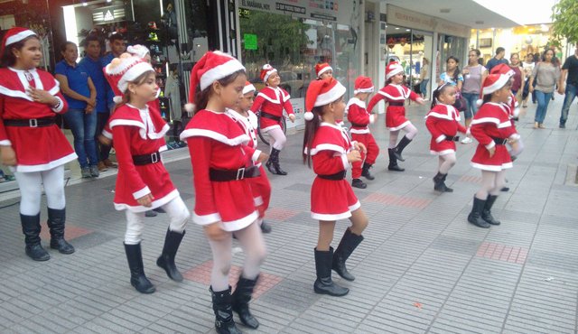 Horas de música, teatro y danzas,se viven en los andenes del Centro Comercial a Cielo Abierto, en el corazón de Cúcuta. Cortesía